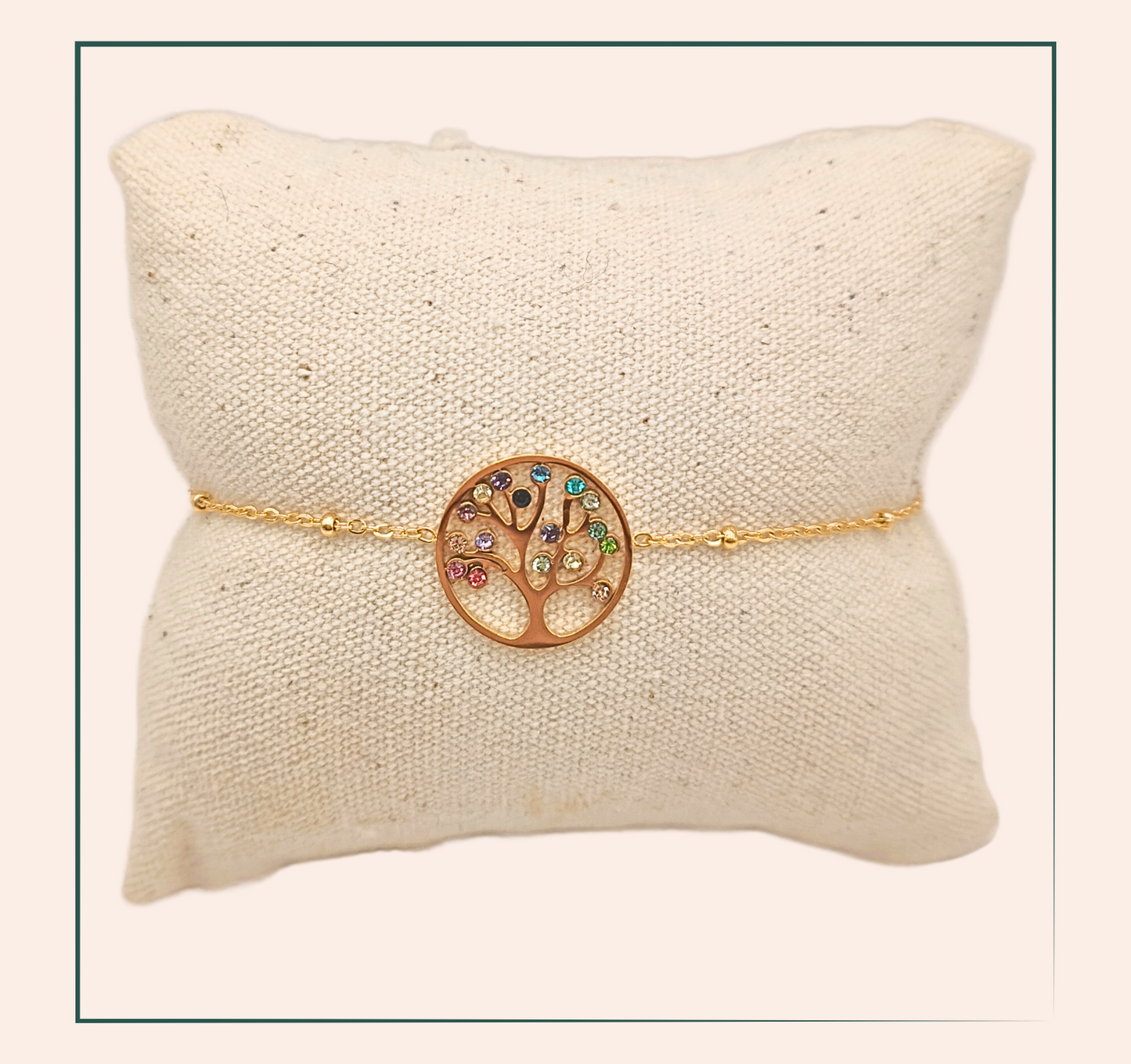 Bracelet acier inoxydable arbre de vie - acier inoxydable Ce bracelet arbre de vie en acier inoxydable est orné de strass multicolores, ajoutant une touche de couleur et d'éclat à votre tenue. Symbole de force et de résilience, l'arbre de vie est parfait pour tous les jours ou pour une occasion spéciale. Un bijou intemporel à ajouter à votre collection.