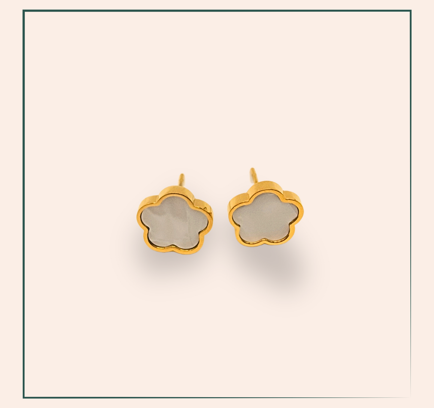 Puce trefle - acier inoxydable Cette puce trèfle en acier inoxydable est un choix solide pour vos projets de bricolage. Avec une durabilité de longue durée et une résistance à la corrosion, elle est idéale pour une utilisation à l'intérieur ou à l'extérieur. Ajoutez une touche de sophistication à vos créations avec cette puce trèfle de qualité.