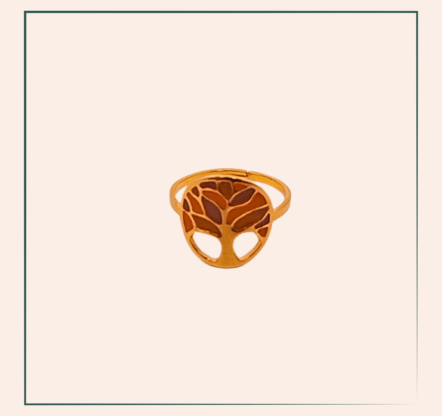 Bague acier inoxydable arbre de vie - acier inoxydable La bague arbre de vie en acier inoxydable présente un motif ajustable d'un arbre de vie, symbole de force et de croissance. Fabriquée avec de l'acier inoxydable de qualité, cette bague ajoutera style et élégance à votre tenue tout en résistant à l'usure quotidienne."