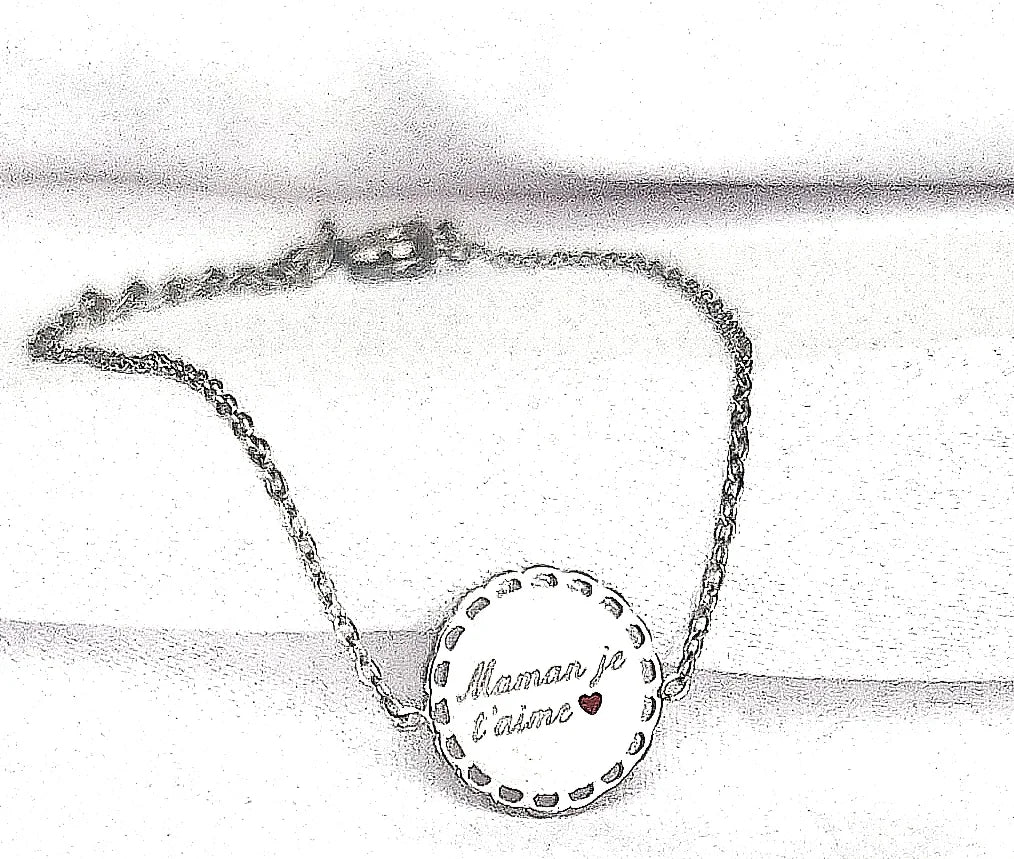 💖 Une déclaration d’amour à fleur de poignet
Quelques mots simples, portés chaque jour, pour lui rappeler combien elle compte.
Ce bracelet personnalisé maman je t'aime argent est bien plus qu’un bijou : c’est une preuve d’amour délicate et éternelle. En acier inoxydable argenté, il affiche avec finesse l’inscription “Maman je t’aime”, gravée en lettres élégantes. Solide, intemporel et touchant, ce bracelet est un message que l’on garde sur soi, comme un câlin discret à chaque regard.