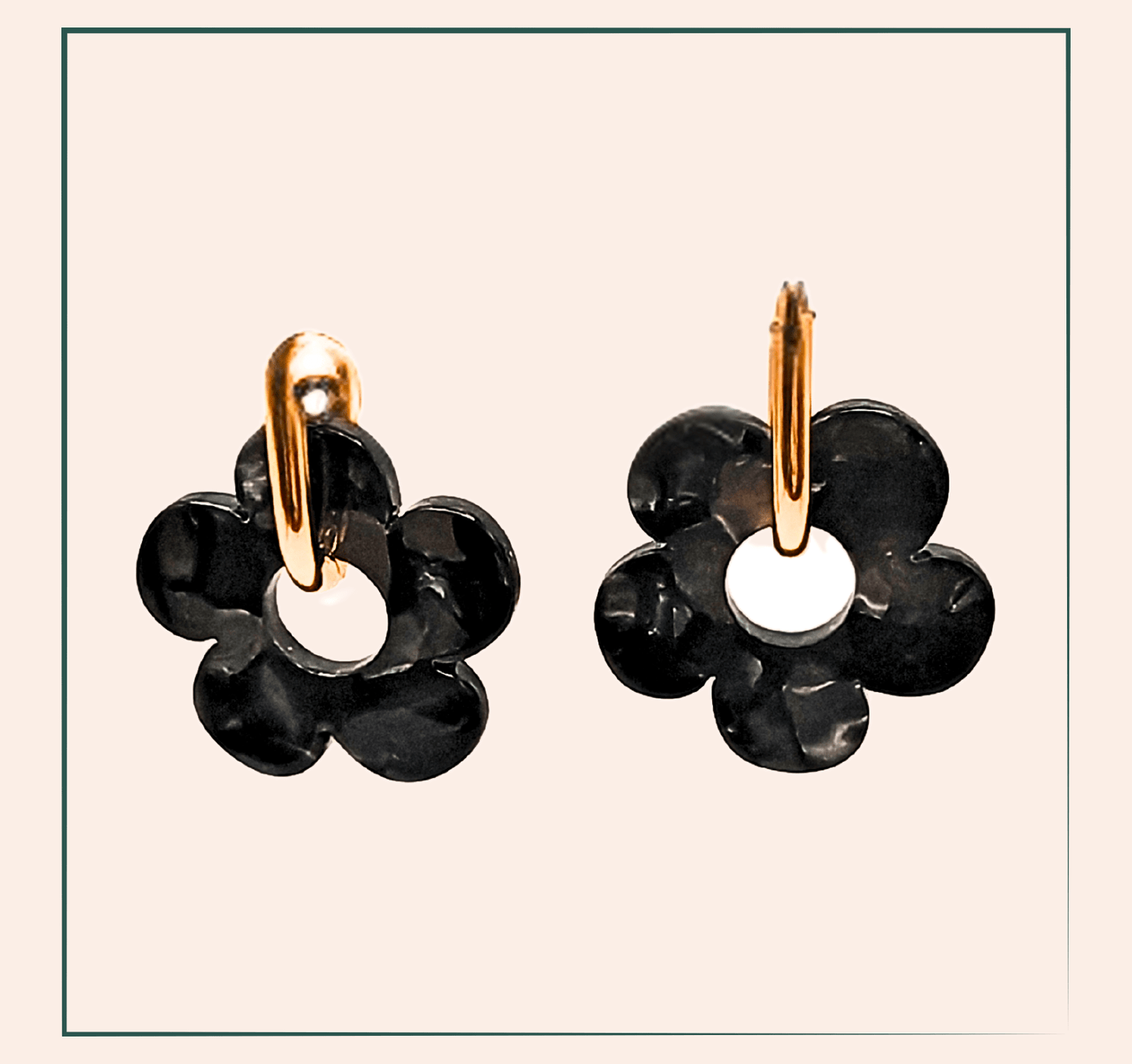Boucle d'oreille acier inoxydable Julia - acier inoxydable Boucles d'oreilles pendantes en acier inoxydable, avec un design fleuri élégant. Grâce à leurs crochets anti-allergiques, elles offrent confort et style, idéales pour les peaux sensibles