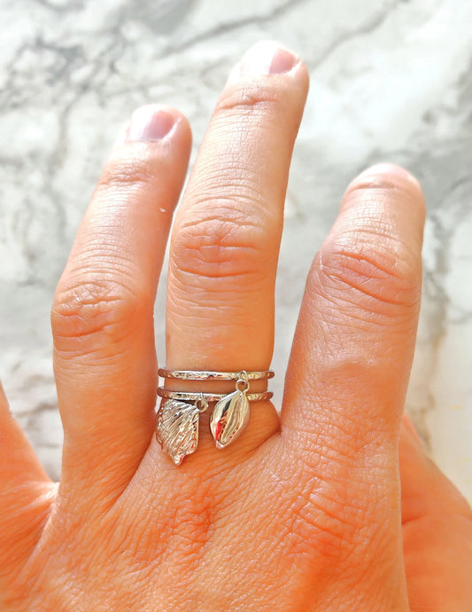 🐚 Un souffle d'évasion au creux de la main

Comme un trésor trouvé au bord de l'eau, cette bague vous murmure des rêves d'ailleurs…

Cette bague ajustable femme coquillage est une invitation au voyage. Avec son motif coquillage finement travaillé et sa structure en acier inoxydable , elle allie le style bohème et durabilité. Légère et ajustable, elle épouse délicatement la forme de votre doigt pour un confort absolu — sans compromis sur l'élégance.
