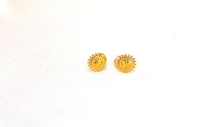 🌼 Fraîches, douces, lumineuses
Un souffle de nature et de légèreté à fleur d’oreille.

Ces boucles d’oreilles marguerite sont l’incarnation parfaite de la simplicité florale et de la tendresse. Avec leur design délicat en forme de fleur, elles ajoutent une touche de fraîcheur et de poésie à votre look. Fabriquées en acier inoxydable, elles sont pensées pour durer : waterproof, hypoallergéniques et sans entretien, elles vous accompagnent au quotidien avec élégance et douceur.