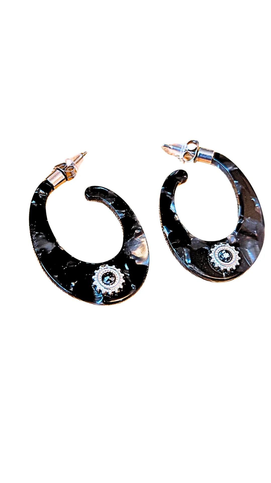 Boucles d'oreilles en forme de goutte noire en acier inoxydable. Élégantes, légères et résistantes, idéales pour un style tendance et audacieux.