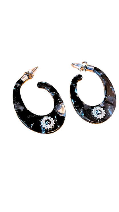 Boucles d'oreilles en forme de goutte noire en acier inoxydable. Élégantes, légères et résistantes, idéales pour un style tendance et audacieux.