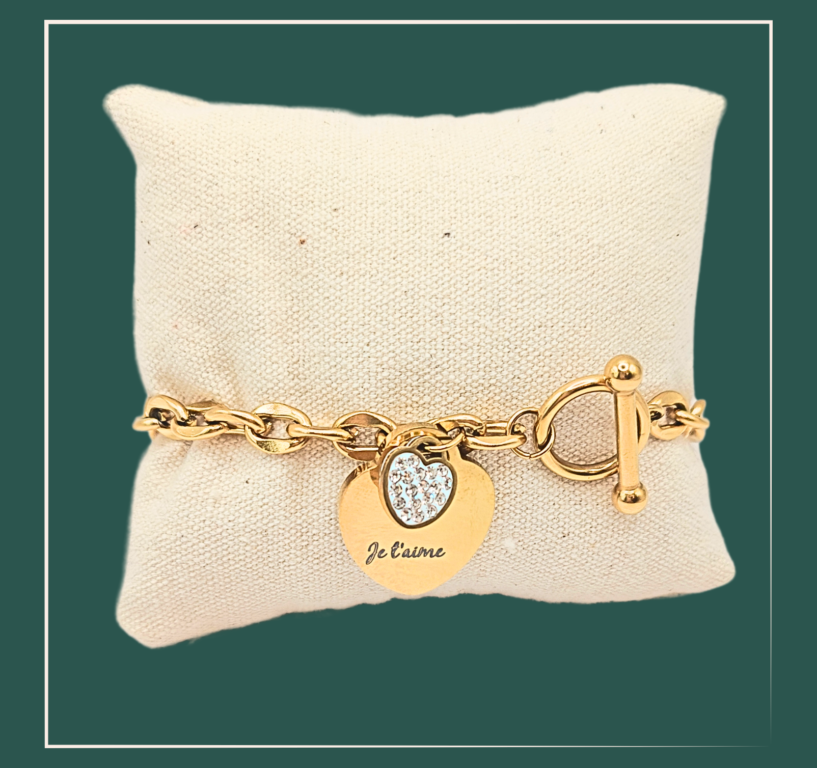 Bracelet acier inoxydable pampille coeur personnalisable - acier inoxydable  Ce bracelet en acier inoxydable est magnifiquement conçu avec une pampille en forme de cœur ornée d'un strass et une autre pampille pouvant être personnalisée selon vos envies. Élégant et durable, il ajoutera une touche de brillance et de personnalité à votre tenue. Parfait pour offrir en cadeau. Mon petit truc en plus ? Le bijou personnalisé acier inoxydable deviendra LE cadeau incontournable !