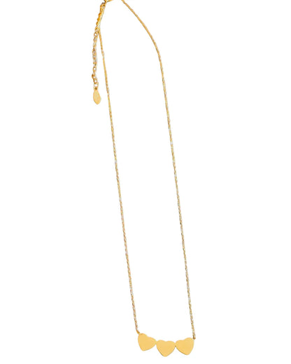 Symbole d’amour et de lien, ce collier trois cœurs dorés incarne la tendresse et l’unité.
Minimaliste et lumineux, il se porte seul pour un style délicat ou en superposition pour un look plus affirmé.
Un bijou à la fois moderne et chargé d’émotion.
