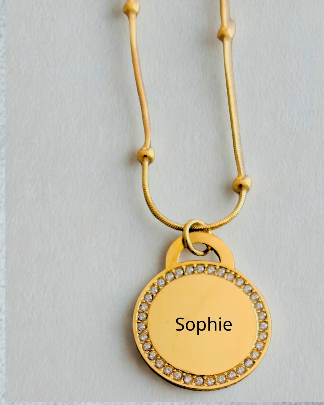 Collier médaillon à graver en acier inoxydable doré ou argenté – bijou personnalisé avec strass, élégant et durable.