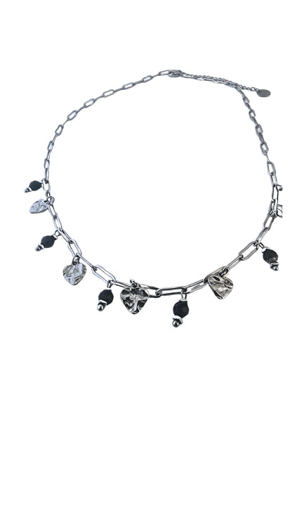 Collier pampilles cœurs martelés et perles noires – Acier inoxydable argenté
