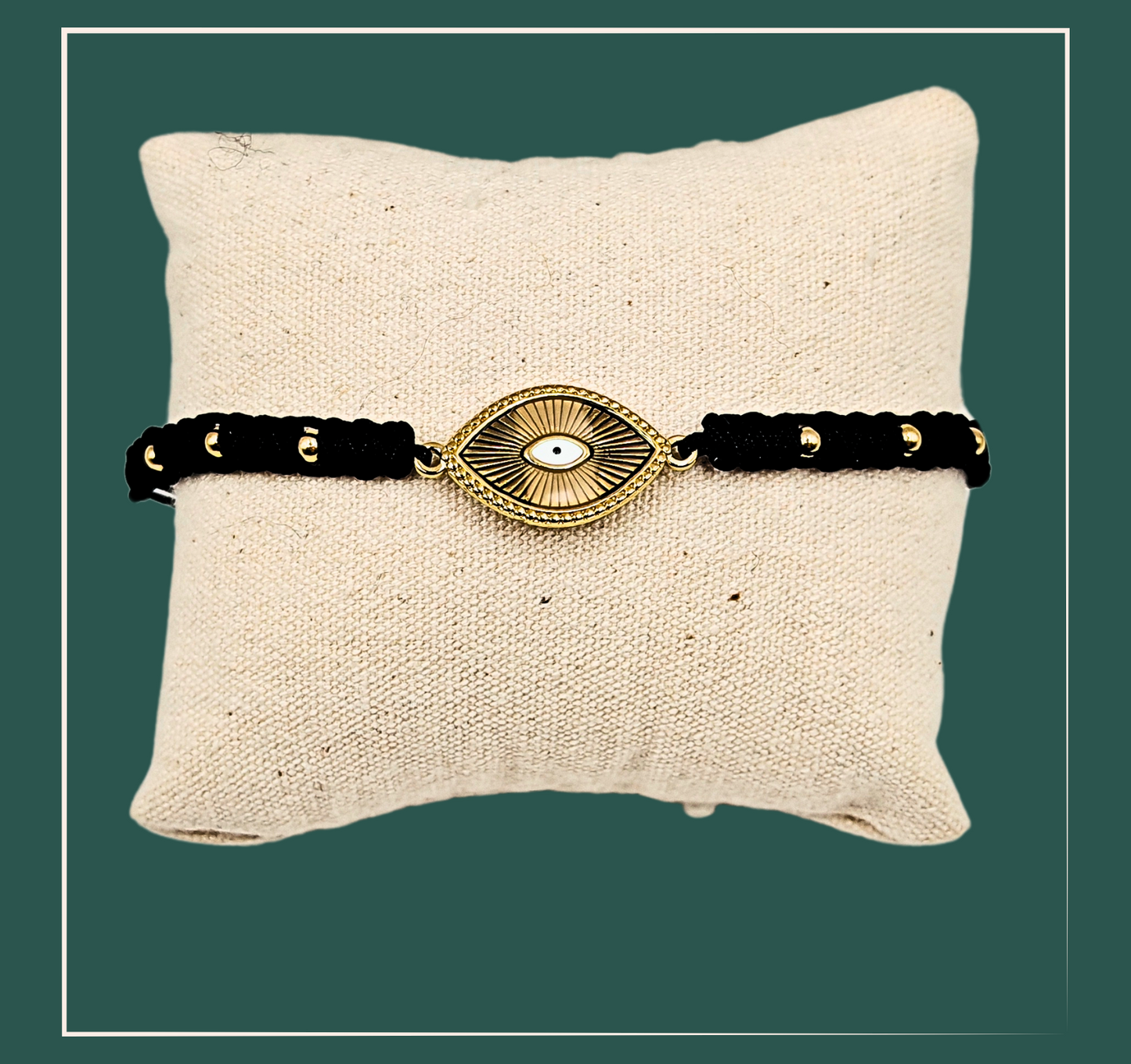 Bracelet acier inoxydable oeil - acier inoxydable  Ce bracelet œil tressé en acier inoxydable s'adapte à tous les poignets pour un look élégant et intemporel. Fabriqué avec des matériaux de qualité supérieure, il est à la fois durable et résistant. Ajoutez une touche unique à votre style avec ce bracelet tendance qui symbolise la protection et la chance.