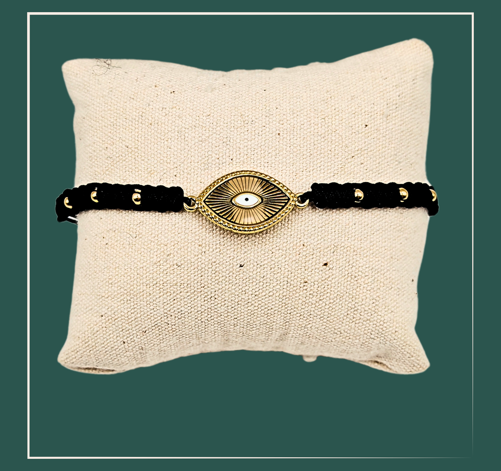 Bracelet acier inoxydable oeil - acier inoxydable  Ce bracelet œil tressé en acier inoxydable s'adapte à tous les poignets pour un look élégant et intemporel. Fabriqué avec des matériaux de qualité supérieure, il est à la fois durable et résistant. Ajoutez une touche unique à votre style avec ce bracelet tendance qui symbolise la protection et la chance.