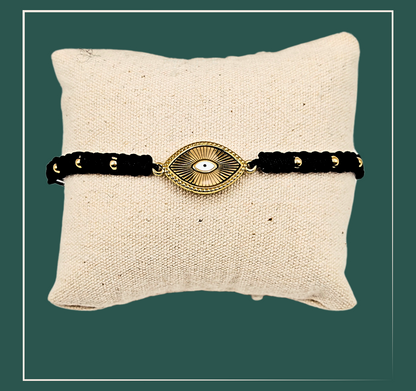 Bracelet acier inoxydable oeil - acier inoxydable  Ce bracelet œil tressé en acier inoxydable s'adapte à tous les poignets pour un look élégant et intemporel. Fabriqué avec des matériaux de qualité supérieure, il est à la fois durable et résistant. Ajoutez une touche unique à votre style avec ce bracelet tendance qui symbolise la protection et la chance.