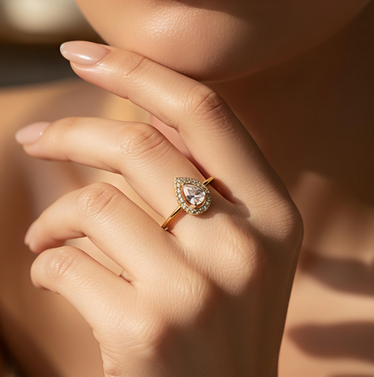 Bague Fleur Éclat portée