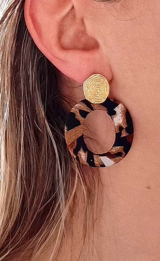 Boucle d'oreille acier inoxydable Tania - acier inoxydable  Ces boucles d'oreilles en forme de léopard avec un grand anneau ajoutent une touche sauvage et élégante à votre look. Fabriquées avec soin, elles sont parfaites pour un style unique et original. Laissez-vous séduire par leur design audacieux et faites ressortir votre côté félin avec ces boucles d'oreilles Tania .