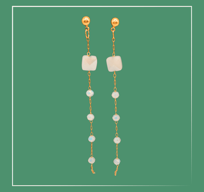 Boucle d'oreille acier inoxydable Cristal - acier inoxydable  Ajoutez une touche élégante et sophistiquée à votre look avec nos boucles d'oreilles en acier inoxydable . Avec des perles carrées blanches en acier inoxydable, ces boucles d'oreilles en acier apportent un éclat subtil qui complet n'importe quelle tenue. Fabriquées avec des matériaux de qualité, ces boucles d'oreille sont durables et résistantes à la corrosion.