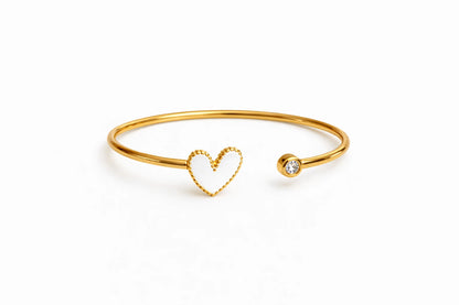Un jonc cœur en acier inoxydable doré, symbole d’amour et de douceur, à porter chaque jour ou à offrir à ceux qui comptent.