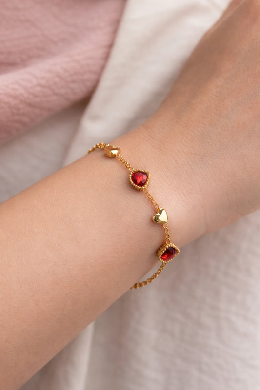 bracelet-chaine-coeurs-rouges-acier-inoxydable-dore