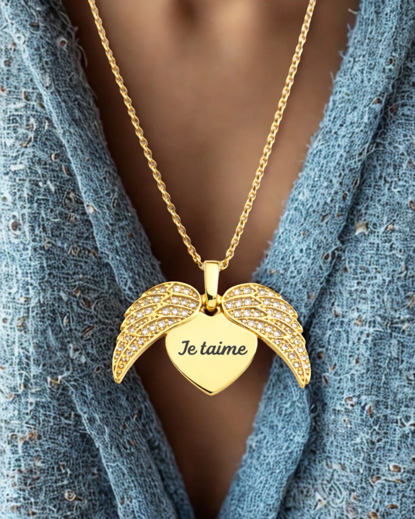 Collier ailes d’ange personnalisé coeur gravé je t'aime acier inoxydable doré porté