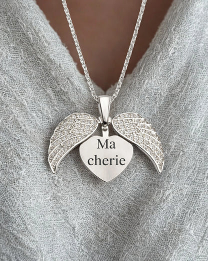 Collier cœur ailes d’ange en acier inoxydable argenté, bijou symbolique gravé “Ma chérie”, idéal comme cadeau plein d’émotion.
