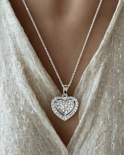 Ce collier cœur en acier inoxydable  est une véritable déclaration d’amour.