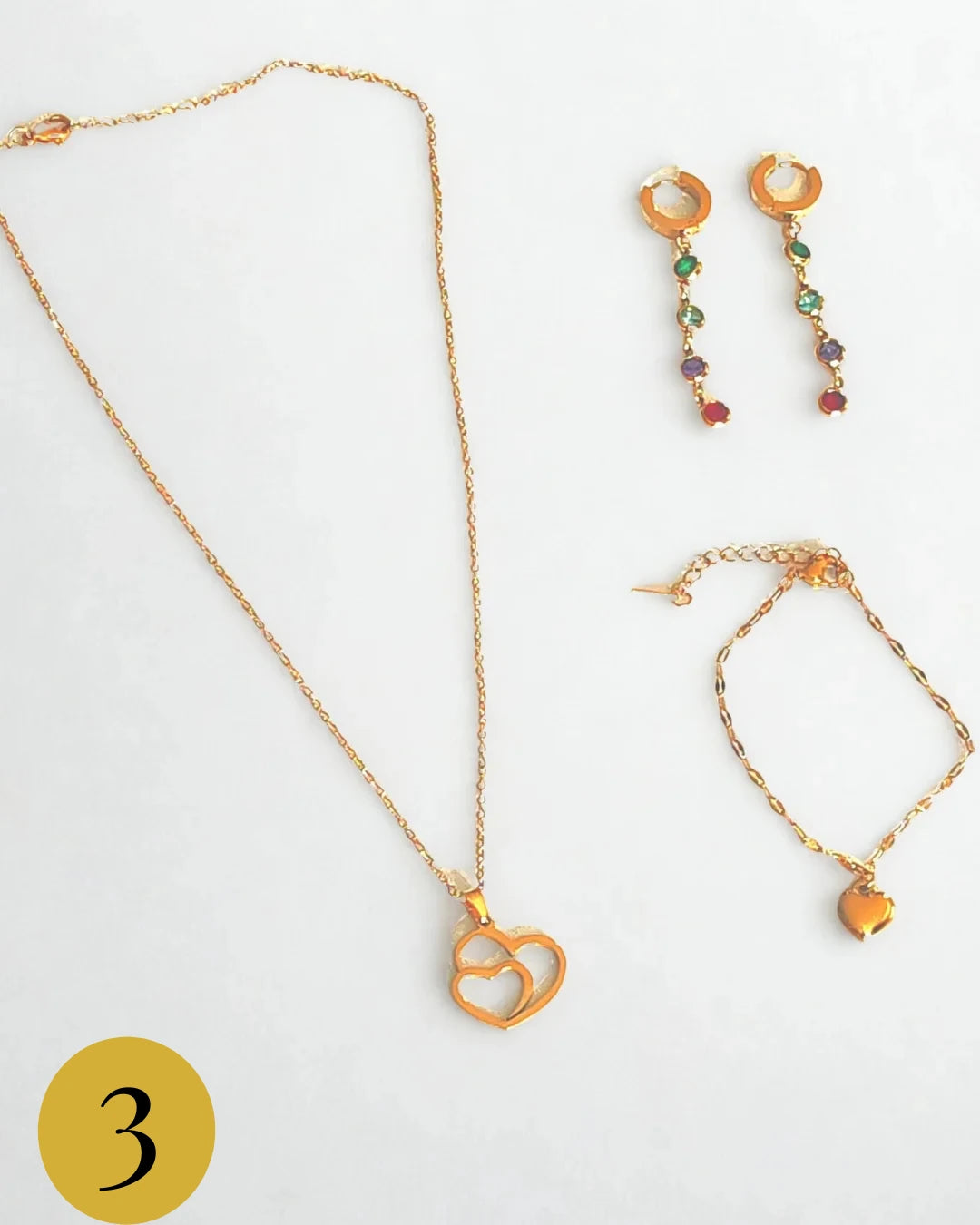 Découvrez, jour après jour, un univers de douceur, d'éclat et de féminité.
Votre calendrier contient :

12 bijoux en acier inoxydable (hypoallergéniques, résistants à l'eau, intemporels)

12 produits de beauté soigneusement sélectionnés pour prendre soin de vous

Chaque bijou et chaque produit est présenté dans un petit écrin numérotée , joliment emballée à la main pour un effet surprise garanti 💫